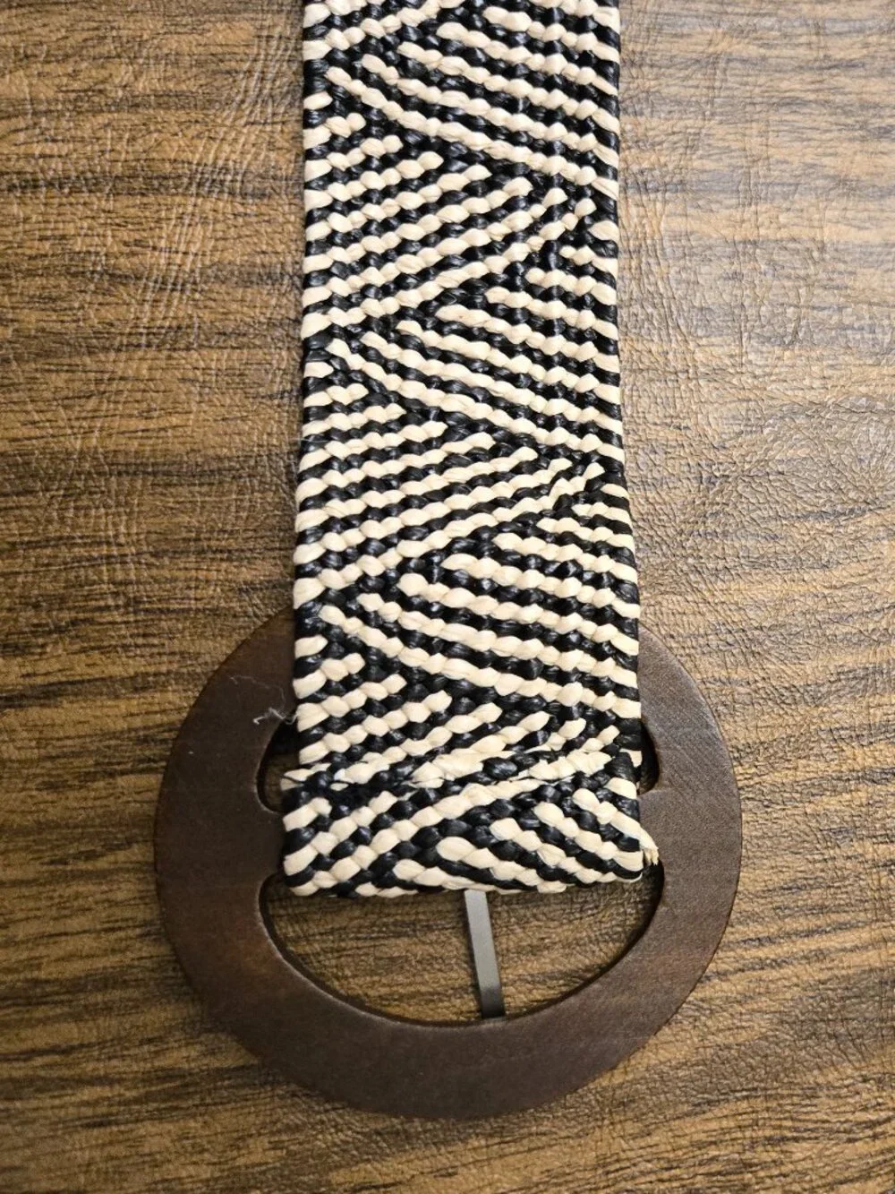 Women's Woven Stretch Black/Cream Belt w/Round Dark Wood Buckle - NWOT